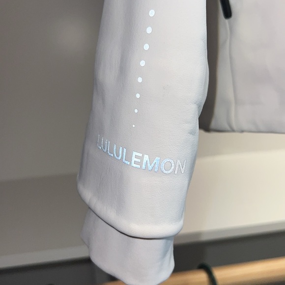 Lululemon Jacket - Picture 5 of 6